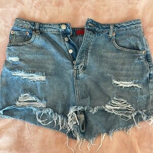Signatures distressed Jean shorts